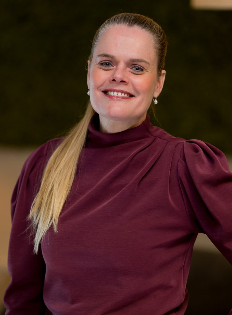 Portretfoto van onze juridisch administratief medewerker, Eline Hoefkens