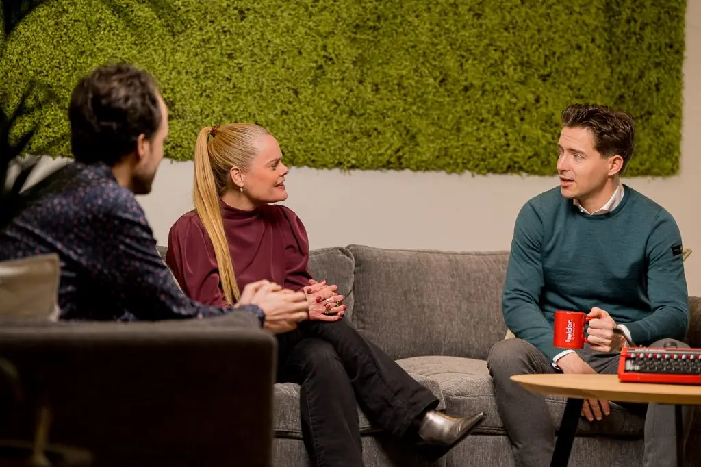 Drie van onze medewerkers in overleg